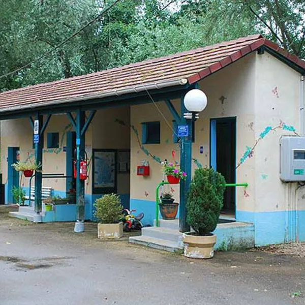 camping-municipal-les-peupliers-fraisans-xwsem