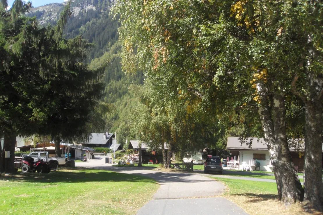 camping-le-glacier-dargentieres-chamonix-mont-blanc-ywdrb