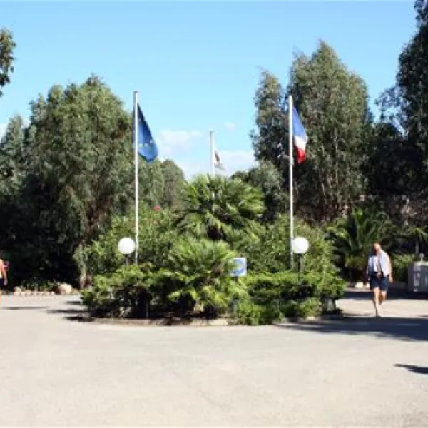 la-pinede-calvi-xzdmg