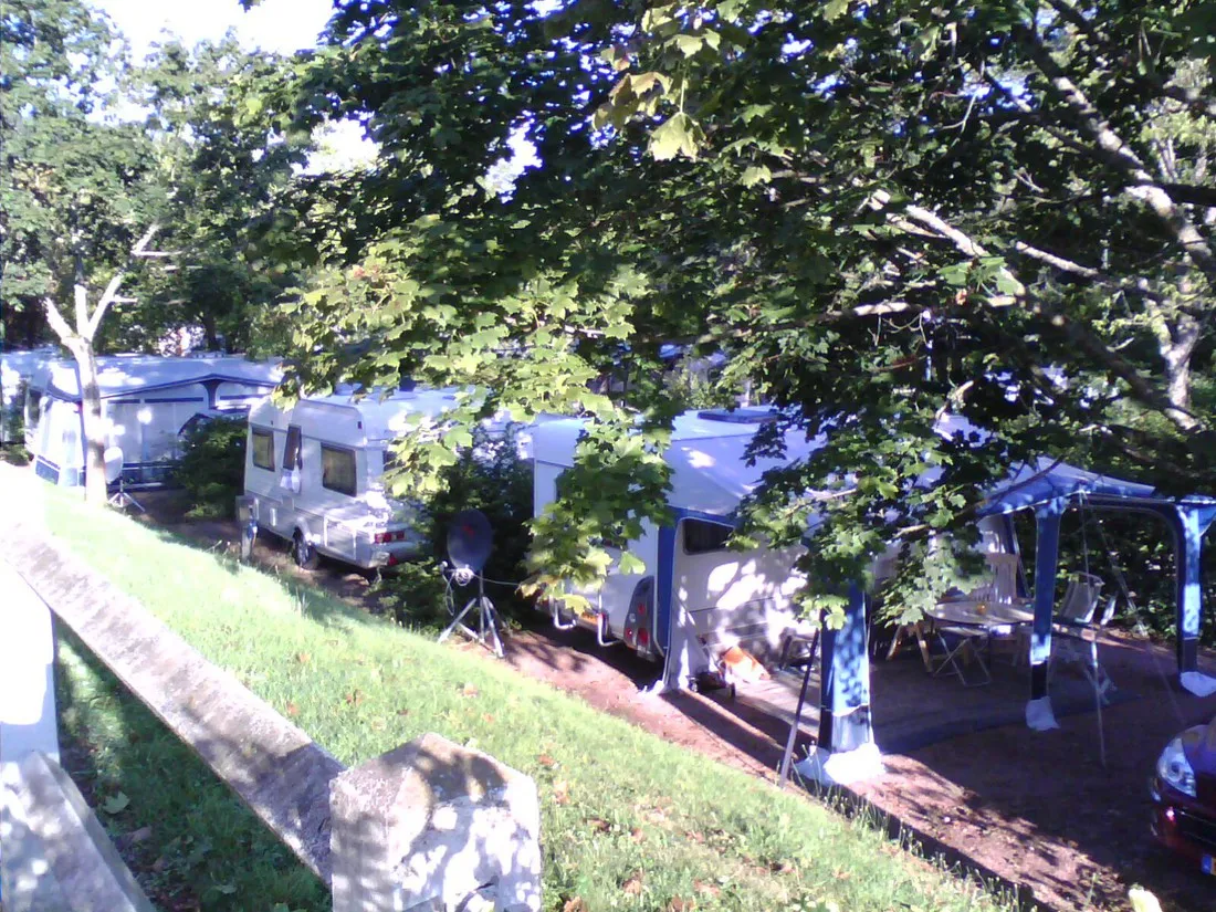 camping-municipal-les-feuilles-chauffailles-fnl7v