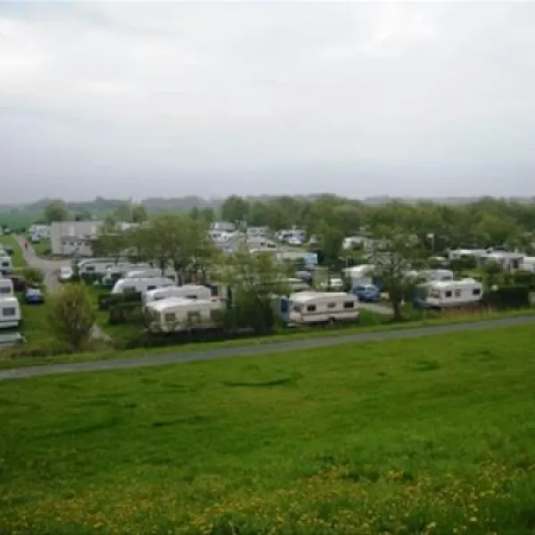 camping-am-deich-nordsee-krummhrnupleward-bp4gj