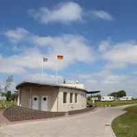 camping-am-deich-nordsee-krummhrnupleward-bqfc1