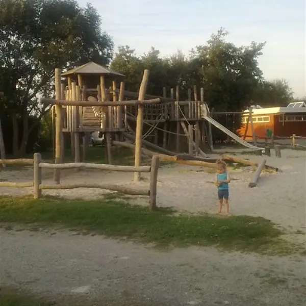 camping-am-deich-nordsee-krummhrnupleward-grrgc