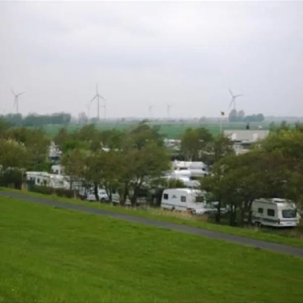 camping-am-deich-nordsee-krummhrnupleward-h3rjh