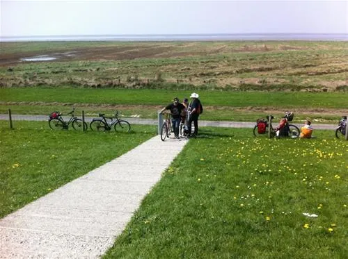 camping-am-deich-nordsee-krummhrnupleward-hi0wq