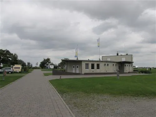 camping-am-deich-nordsee-krummhrnupleward-uc1oo