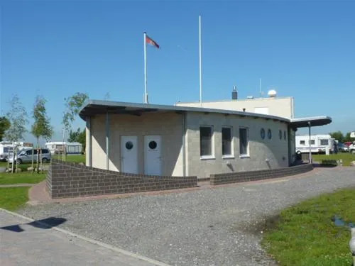 camping-am-deich-nordsee-krummhrnupleward-uwumr