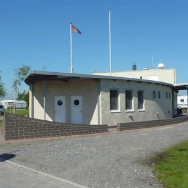 camping-am-deich-nordsee-krummhrnupleward-uwumr