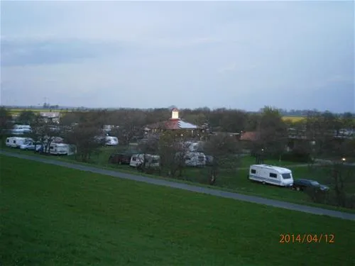 camping-am-deich-nordsee-krummhrnupleward-v3xjj
