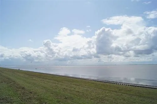 camping-am-deich-nordsee-krummhrnupleward-v6luy