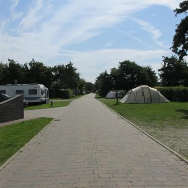 camping-am-deich-nordsee-krummhrnupleward-za3f2