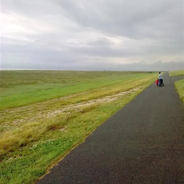 camping-am-deich-nordsee-krummhrnupleward-zfwes