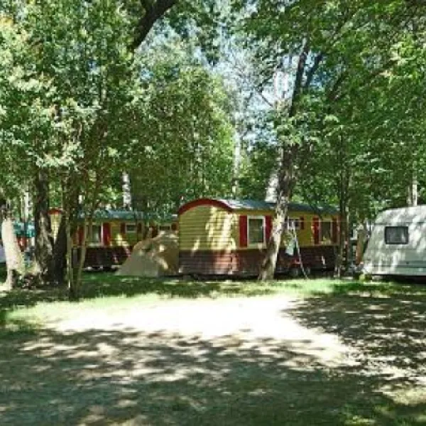 camping-le-lion-ardche-yjhtv