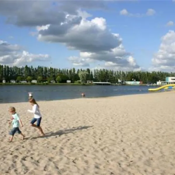 camping-klein-strand-jabbeke-zxlge