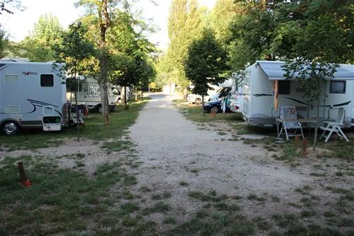 village-camping-flaminio-roma-lyc3p