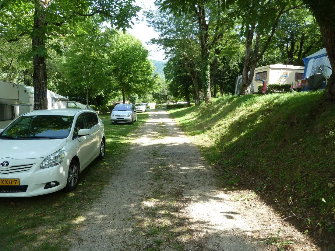 camping-le-val-de-saures-entraygues-sur-truyre-jkojb