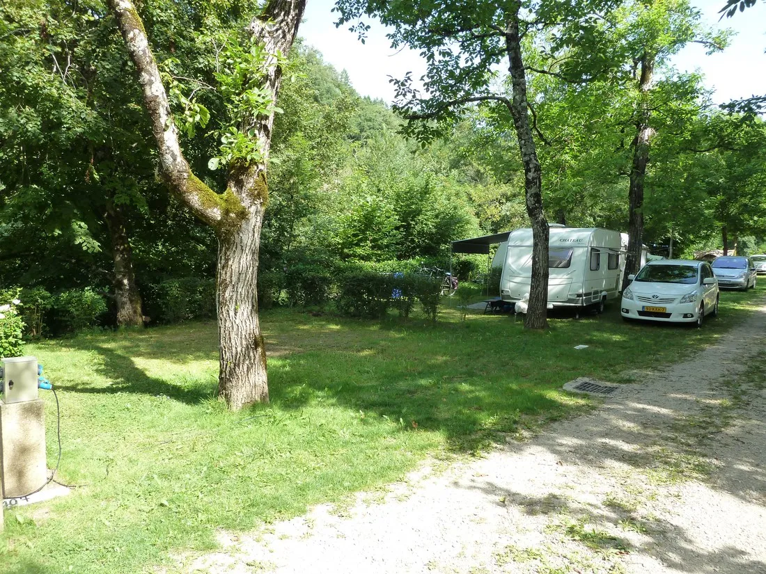 camping-le-val-de-saures-entraygues-sur-truyre-o3qve