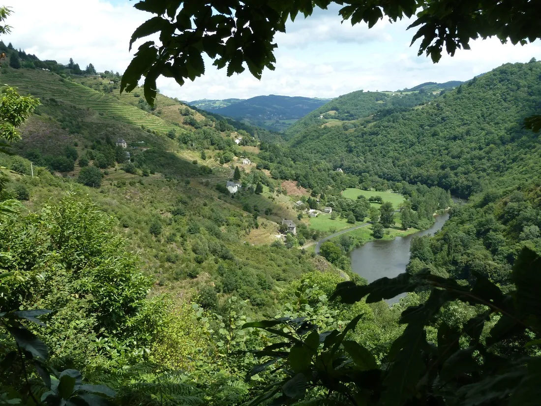 camping-le-val-de-saures-entraygues-sur-truyre-qrbzh