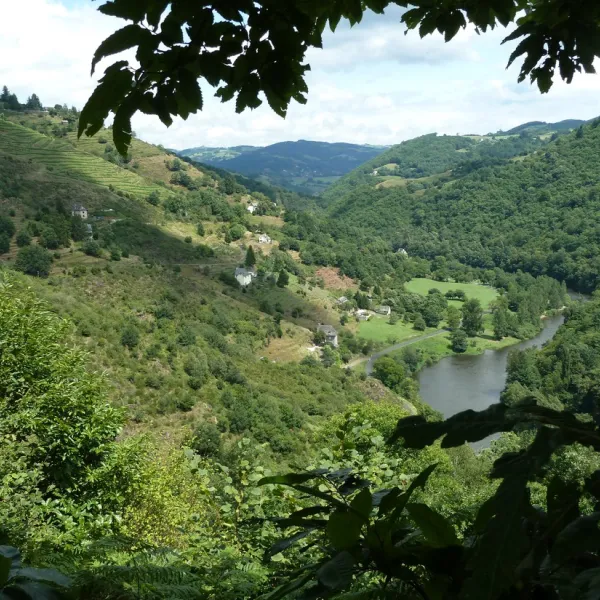 camping-le-val-de-saures-entraygues-sur-truyre-qrbzh