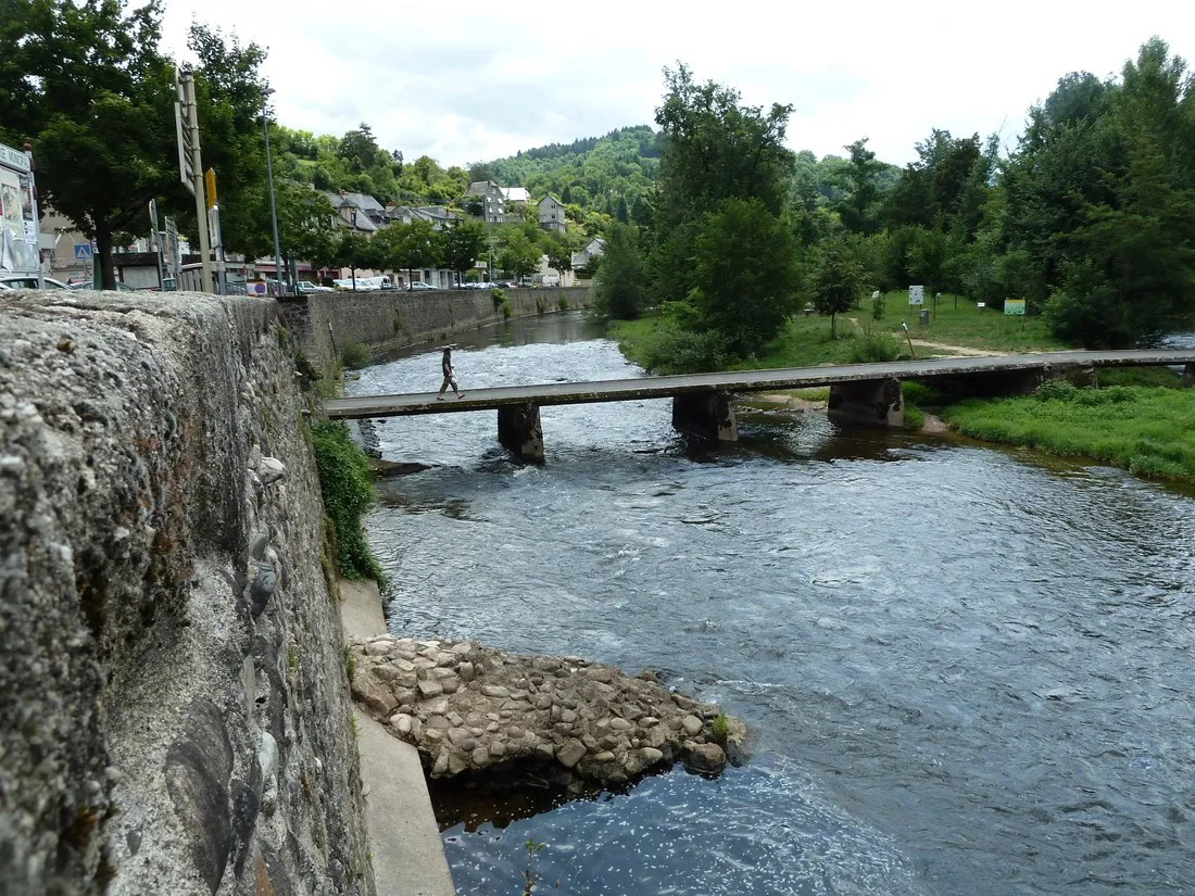 camping-le-val-de-saures-entraygues-sur-truyre-vefcr