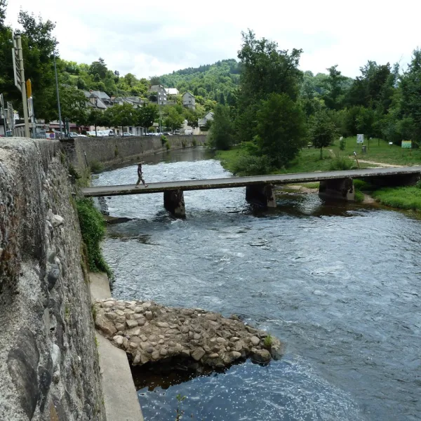 camping-le-val-de-saures-entraygues-sur-truyre-vefcr