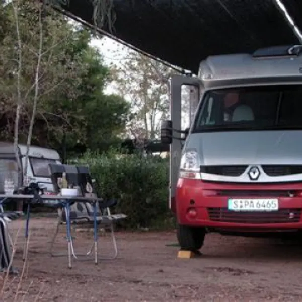 campsite-milos-eretriaevia-idtwy