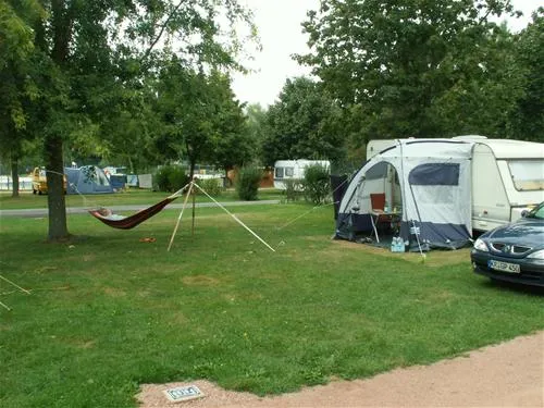 camping-municipal-saint-vatal-cluny-07uus