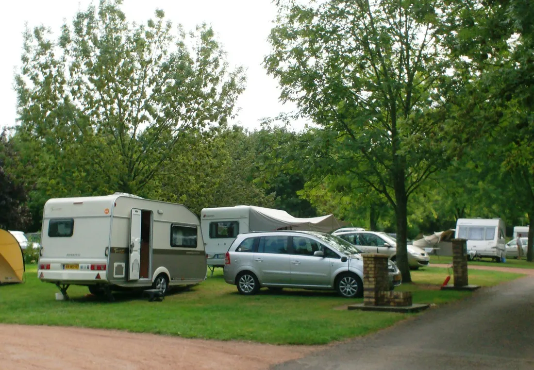 camping-municipal-saint-vatal-cluny-9jbnf