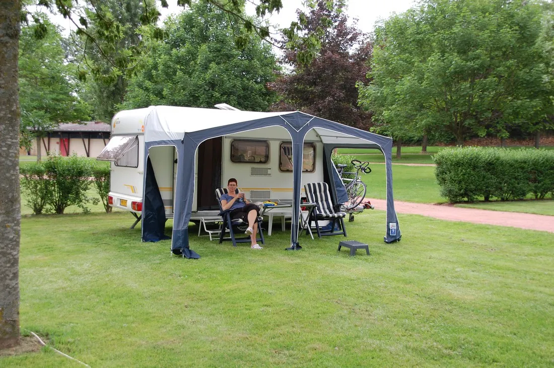 camping-municipal-saint-vatal-cluny-enk0r