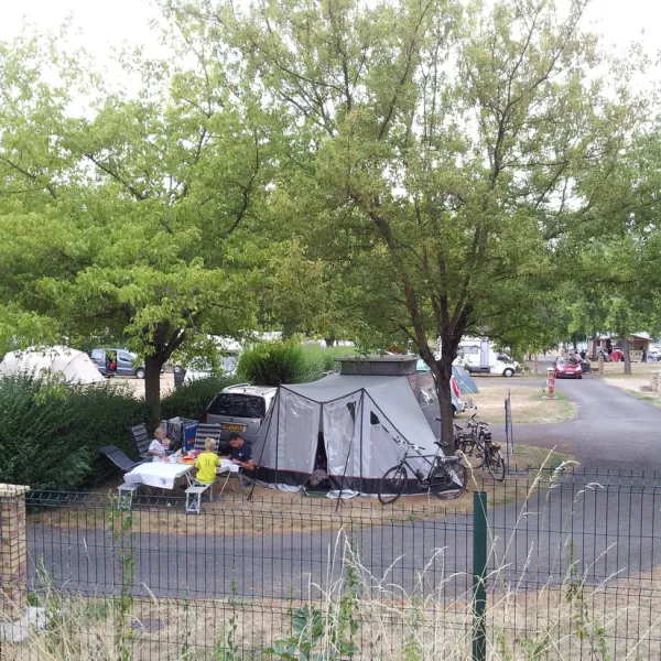 camping-municipal-saint-vatal-cluny-gghkh