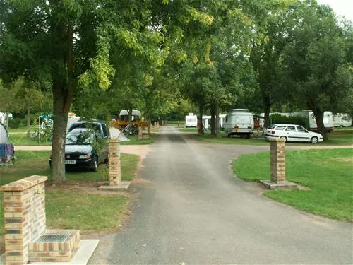 camping-municipal-saint-vatal-cluny-h5nzv