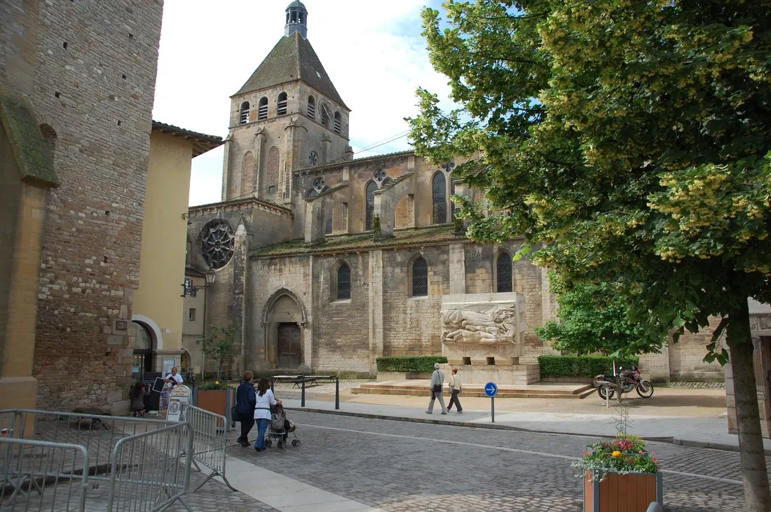 camping-municipal-saint-vatal-cluny-iufwb