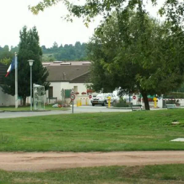 camping-municipal-saint-vatal-cluny-j6hb4