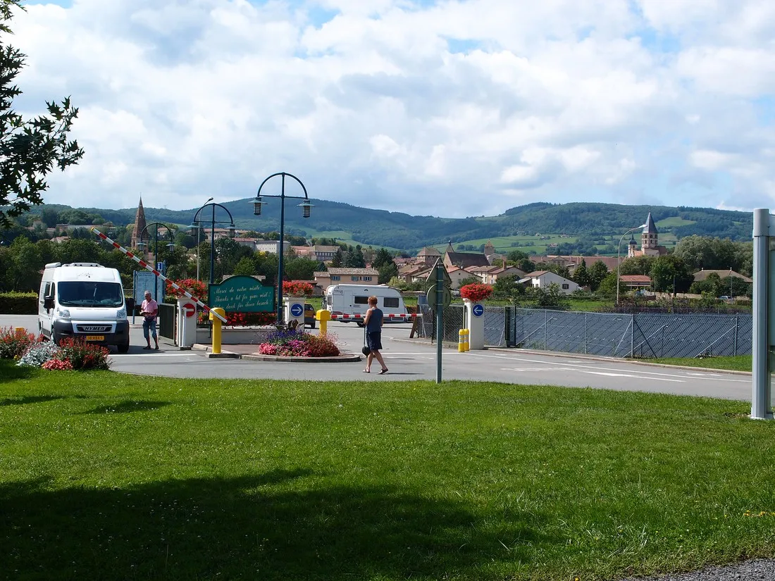 camping-municipal-saint-vatal-cluny-wwtiz