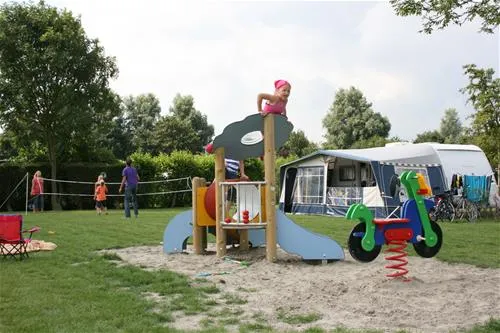 camping-zonneweelde-nieuwvlietbad-vhfzv