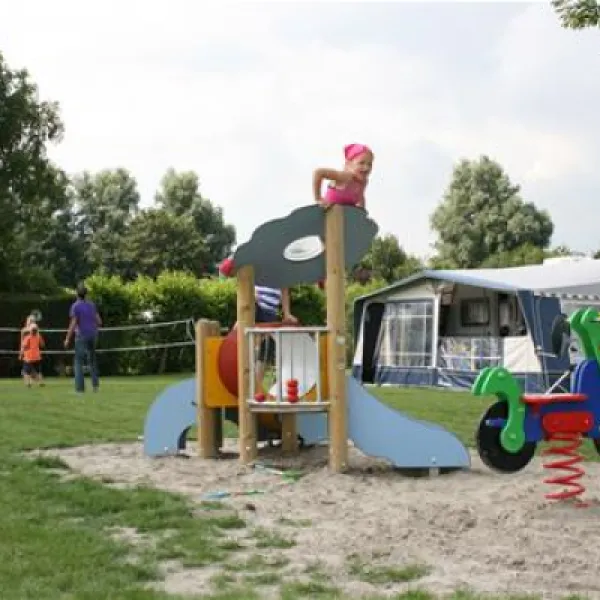 camping-zonneweelde-nieuwvlietbad-vhfzv