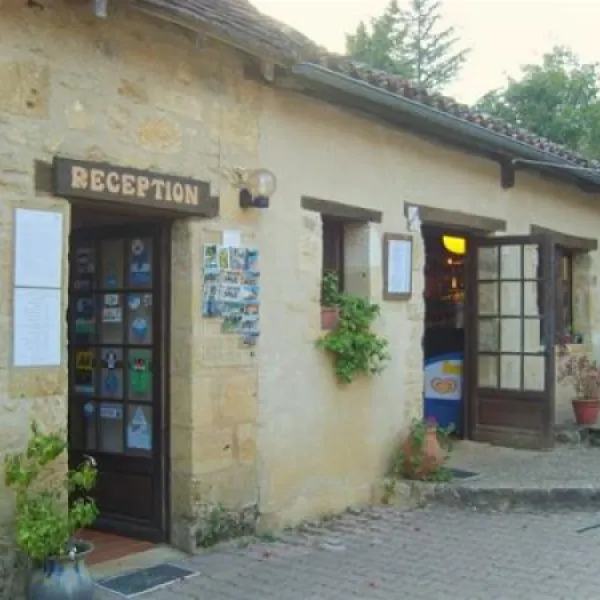 camping-la-grande-veyiere-molires-kjtwa