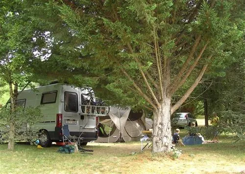 camping-la-grande-veyiere-molires-nq5yr