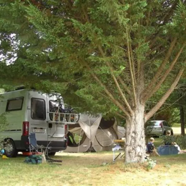camping-la-grande-veyiere-molires-nq5yr