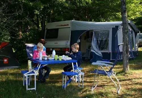 camping-la-grande-veyiere-molires-unvaf