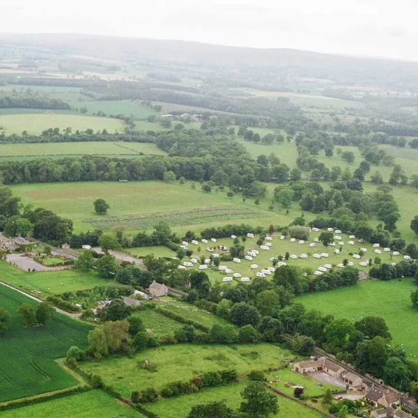 constable-burton-hall-caravan-park-leyburn-v0occ