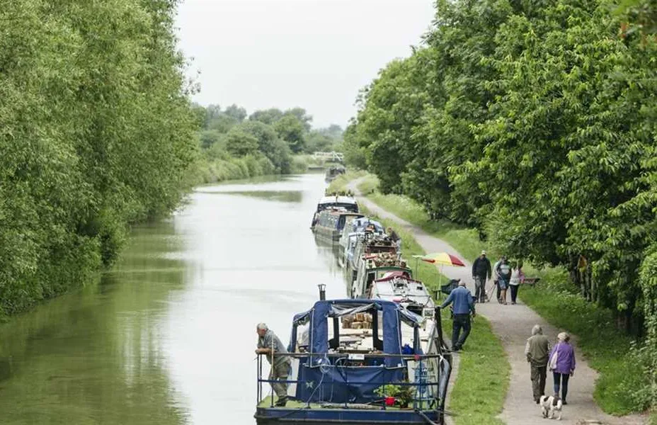 camping-and-caravanning-club-site-devizes-melksham-8tvpk