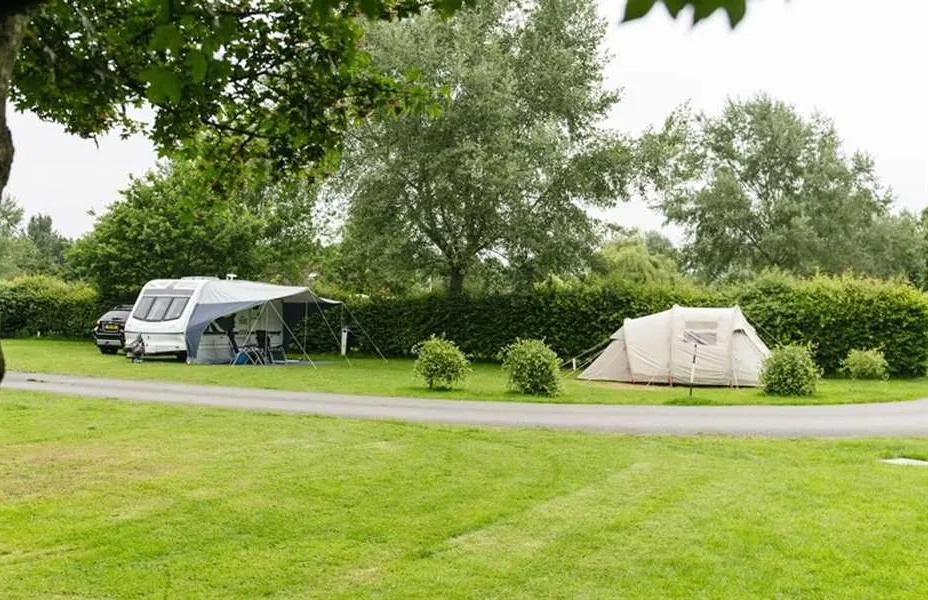 camping-and-caravanning-club-site-devizes-melksham-ktl4p