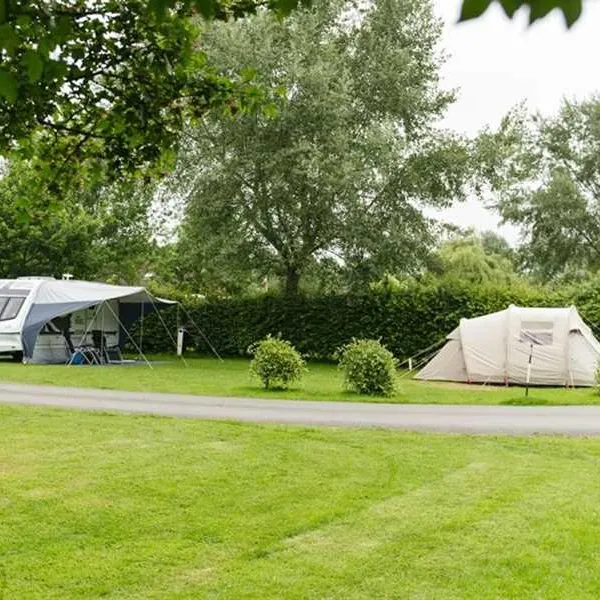 camping-and-caravanning-club-site-devizes-melksham-ktl4p