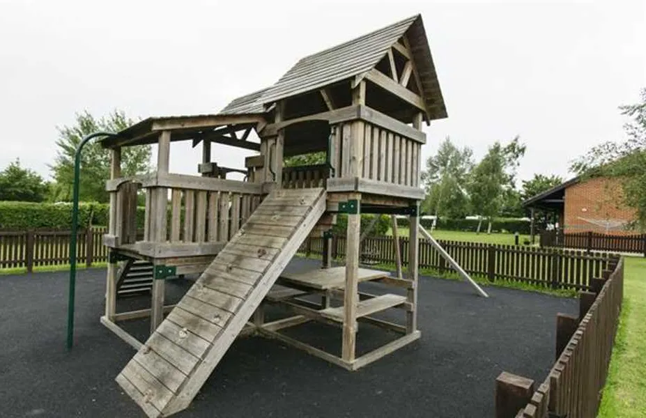 camping-and-caravanning-club-site-devizes-melksham-mt8ns