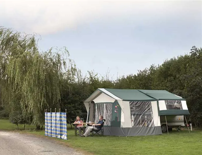 camping-and-caravanning-club-site-devizes-melksham-plzyu