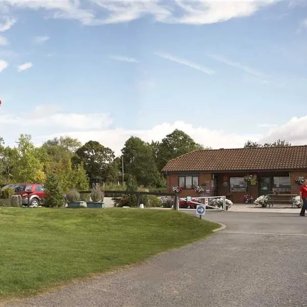 camping-and-caravanning-club-site-devizes-melksham-rvkes