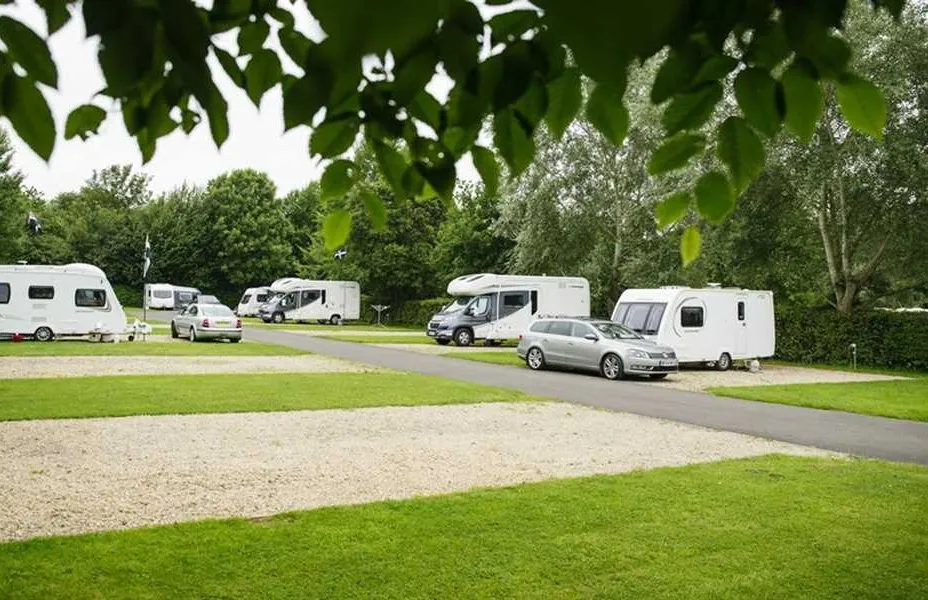 camping-and-caravanning-club-site-devizes-melksham-xznvf