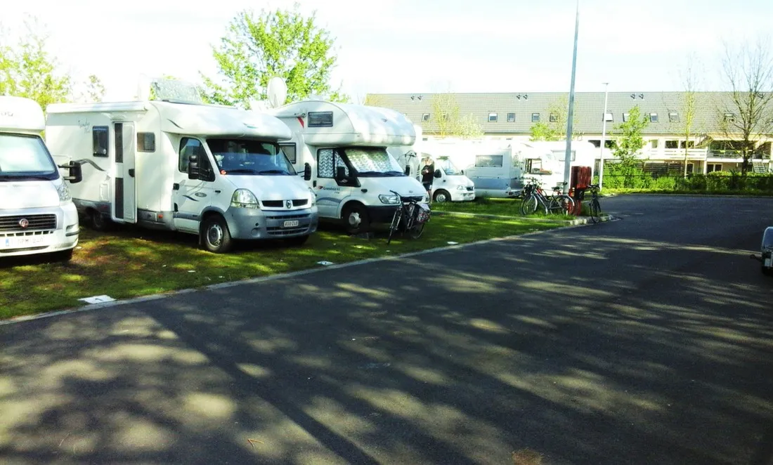 kampeerautoterrein-leiekamper-waregem-lzxly