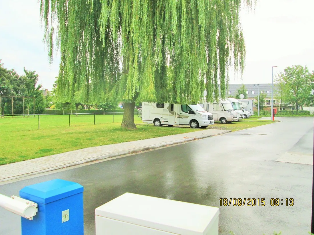 kampeerautoterrein-leiekamper-waregem-upjrj